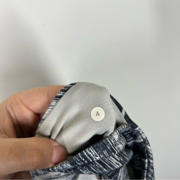 Lululemon Wunder Under Crop NYC Soul Cycle Leggings Size 4 - Picture 11 of 11